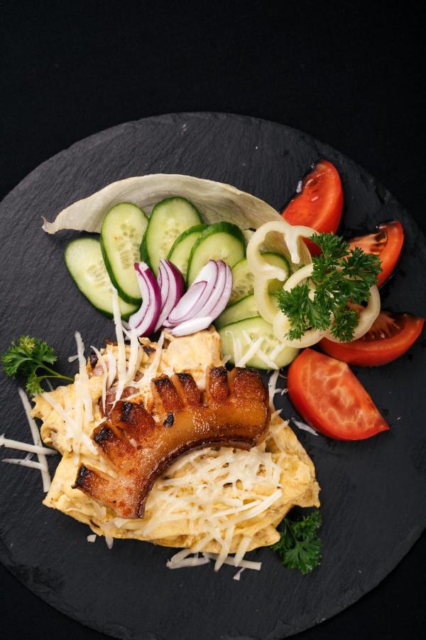 Areo Hotel & Restaurant Bradesti Екстериор снимка