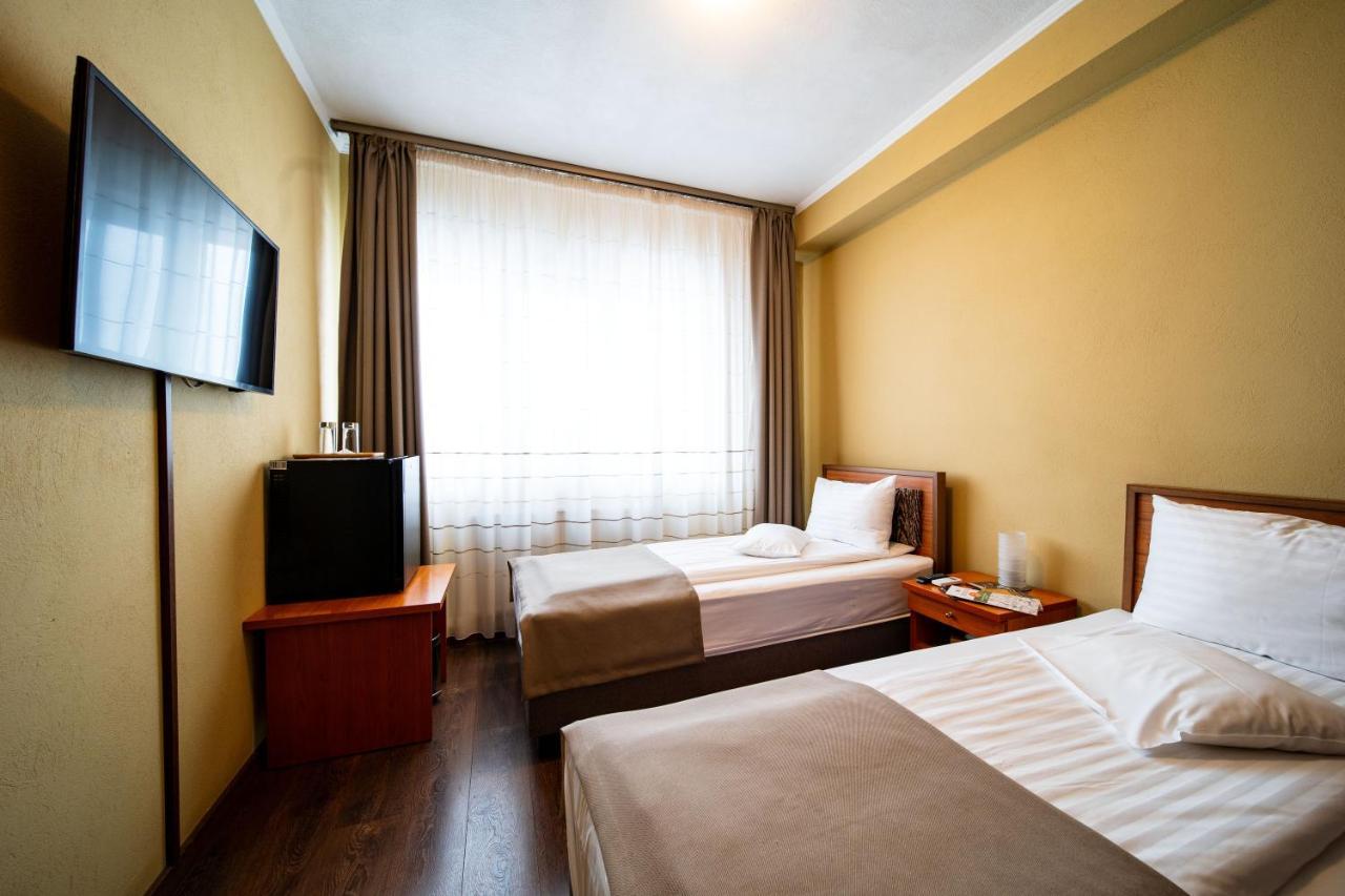 Areo Hotel & Restaurant Bradesti Екстериор снимка