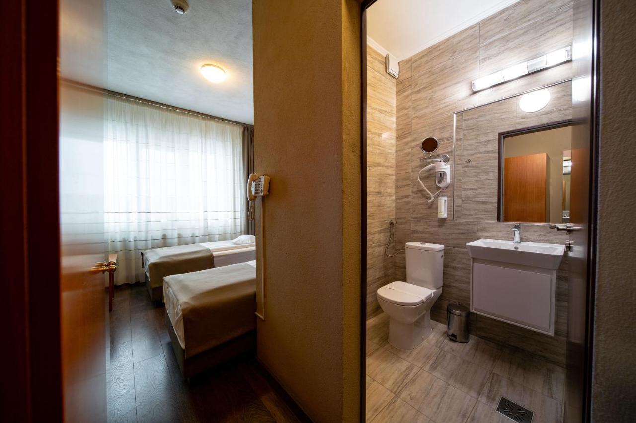 Areo Hotel & Restaurant Bradesti Екстериор снимка
