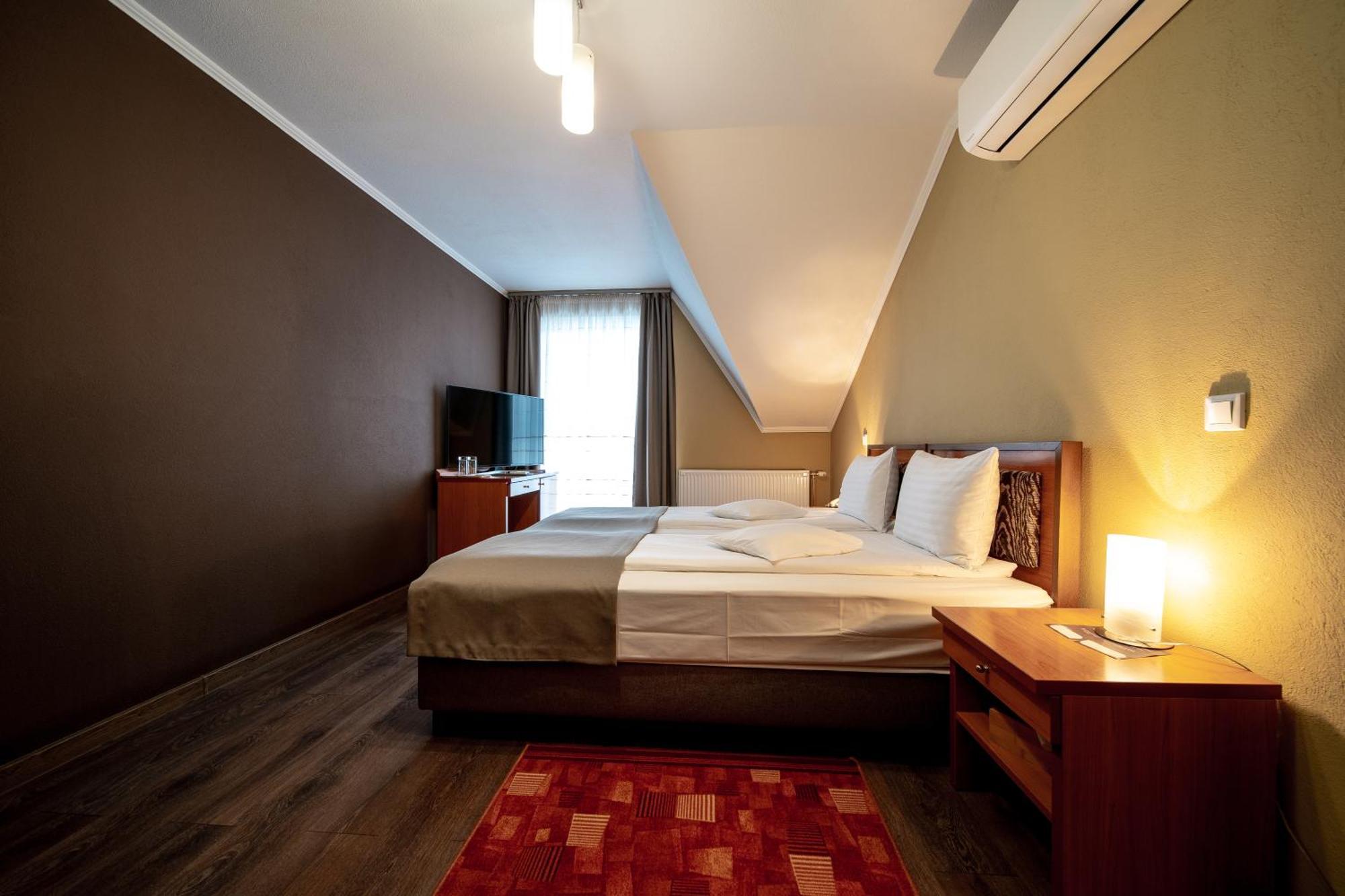 Areo Hotel & Restaurant Bradesti Екстериор снимка