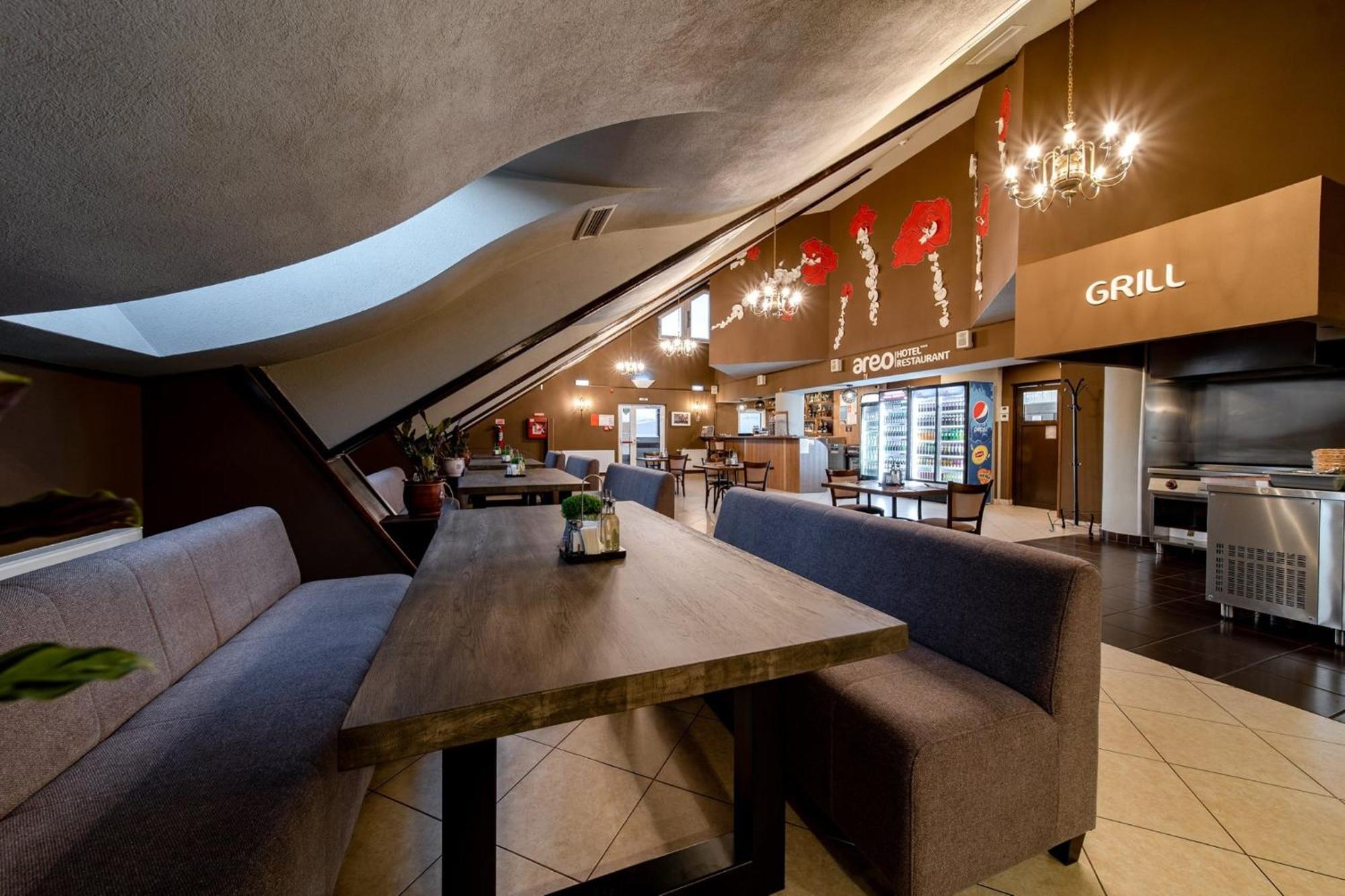 Areo Hotel & Restaurant Bradesti Екстериор снимка