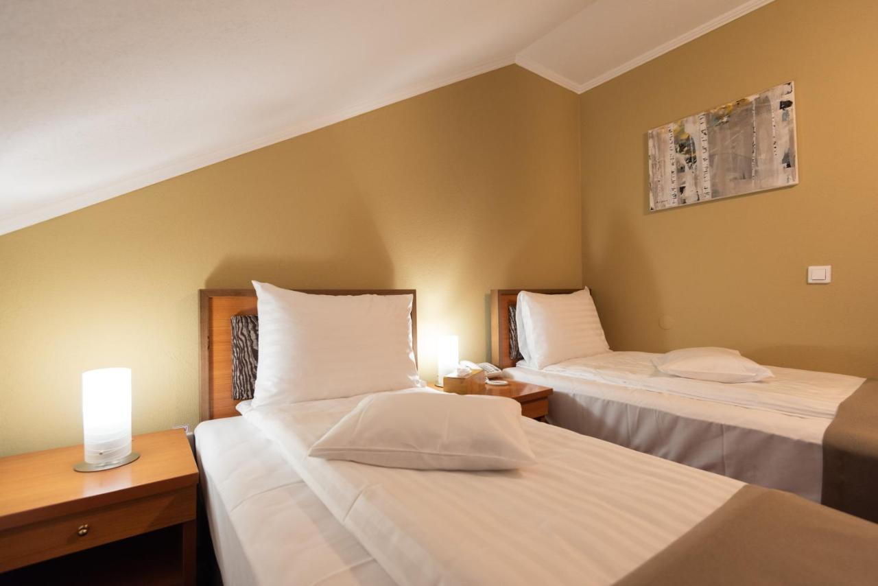 Areo Hotel & Restaurant Bradesti Екстериор снимка